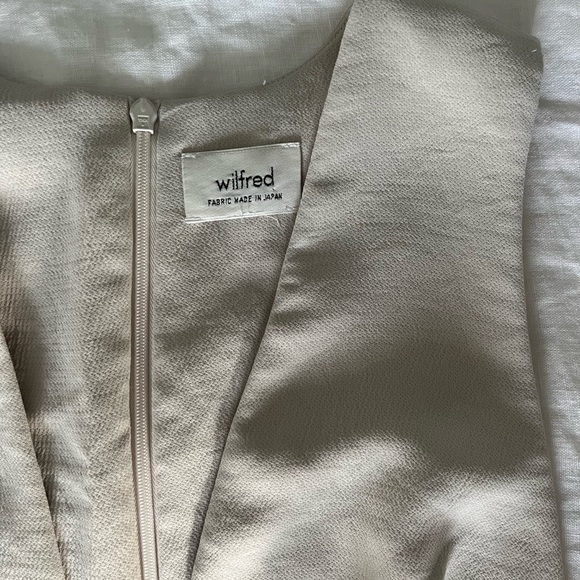 Cream dress, deep neckline - Picture 8 of 8